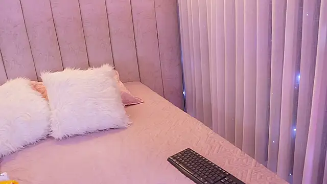 Snapshot of emyli_sw_ chatting on 11-12-25, 03:07 emyli sw online show from 11-12-25, 03:07