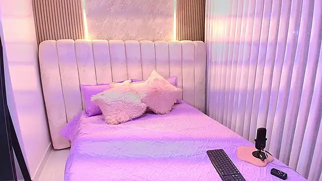 Snapshot of emyli_sw_ chatting on 11-21-25, 03:05 emyli sw online show from 11-21-25, 03:05