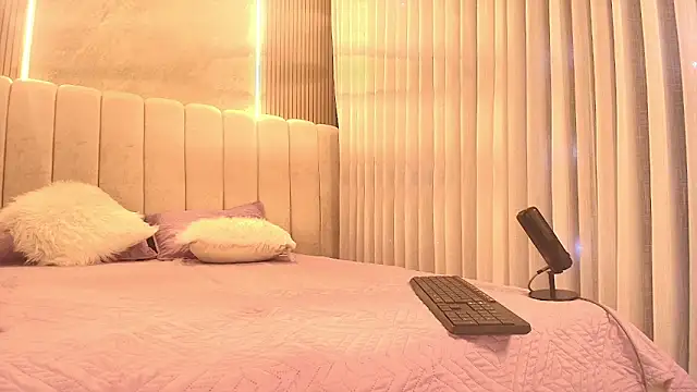 Snapshot of emyli_sw_ chatting on 02-04-26, 03:12 emyli sw online show from 02-04-26, 03:12