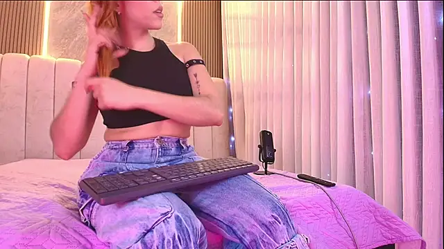 Snapshot of emyli_sw_ chatting on 02-18-26, 03:02 emyli sw online show from 02-18-26, 03:02