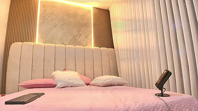 Snapshot of emyli_sw_ chatting on 02-25-26, 03:05 emyli sw online show from 02-25-26, 03:05