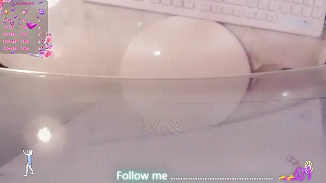 Snapshot of AnnieGOld_ chatting on 07-25-26, 11:02 AnnieGOld online show from 07-25-26, 11:02