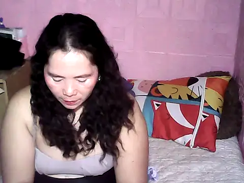 Snapshot of hotpusie_4u chatting on 10-13-25, 05:35 hotpusie 4u online show from 10-13-25, 05:35