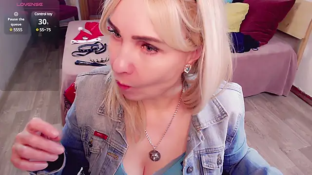 Snapshot of _unique_cam_ chatting on 01-06-25, 10:02  unique cam  online show from 01-06-25, 10:02