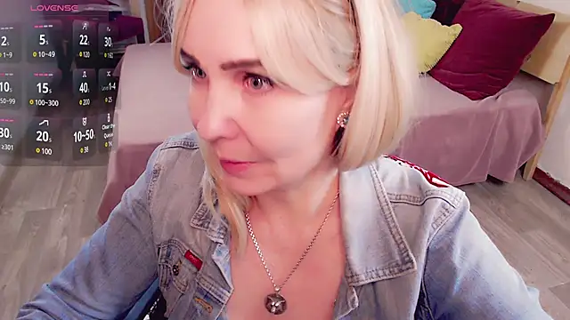 Snapshot of _unique_cam_ chatting on 01-06-25, 01:08  unique cam  online show from 01-06-25, 01:08