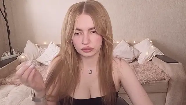 Snapshot of ViolettaLopez chatting on 06-30-26, 11:00 ViolettaLopez online show from 06-30-26, 11:00