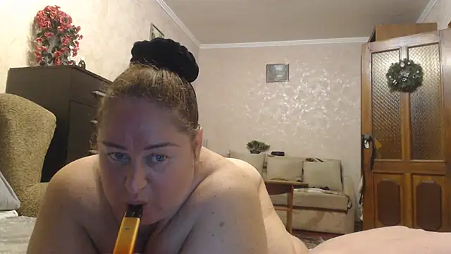 Snapshot of Amy_August chatting on 06-19-26, 06:45 Amy August online show from 06-19-26, 06:45