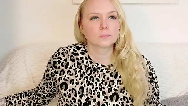 Snapshot of Sarah4you chatting on 01-31-26, 09:57 Sarah4you online show from 01-31-26, 09:57