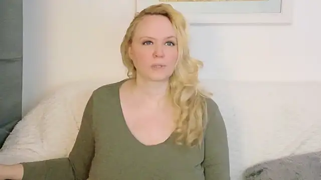 Snapshot of Sarah4you chatting on 02-09-26, 05:17 Sarah4you online show from 02-09-26, 05:17