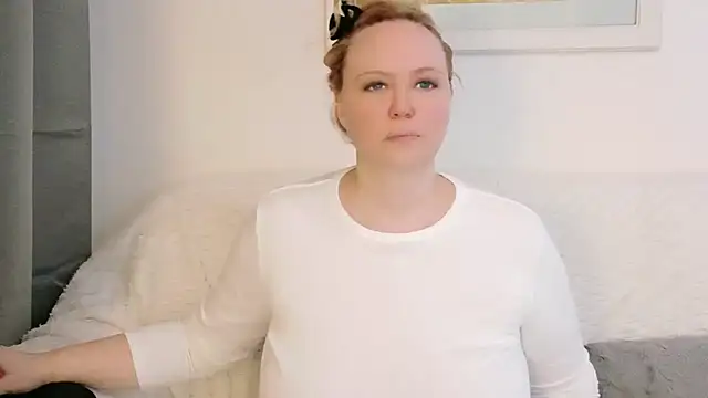 Snapshot of Sarah4you chatting on 02-16-26, 09:11 Sarah4you online show from 02-16-26, 09:11