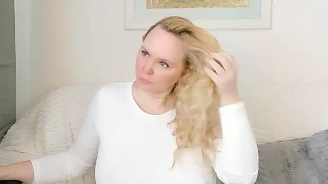 Snapshot of Sarah4you chatting on 02-21-26, 02:07 Sarah4you online show from 02-21-26, 02:07