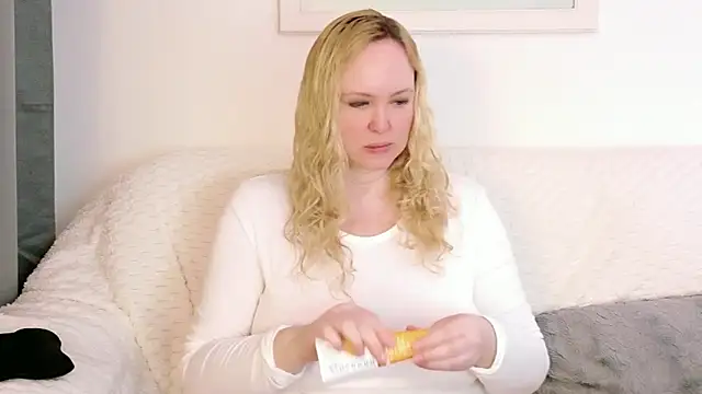 Sarah4you online show from 03-12-26, 09:32