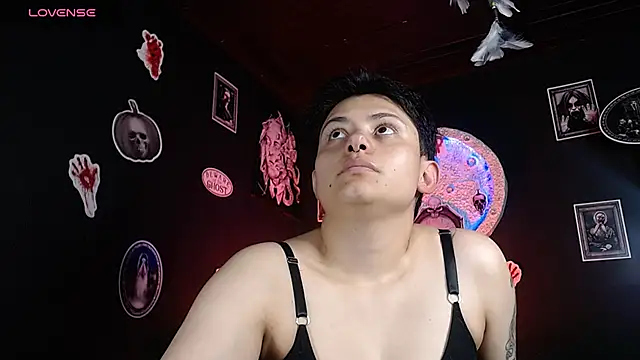 girl intense444 online show from 10-27-25, 07:07