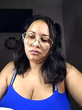 Snapshot of sharon_1 chatting on 10-18-25, 02:58 sharon 1 online show from 10-18-25, 02:58