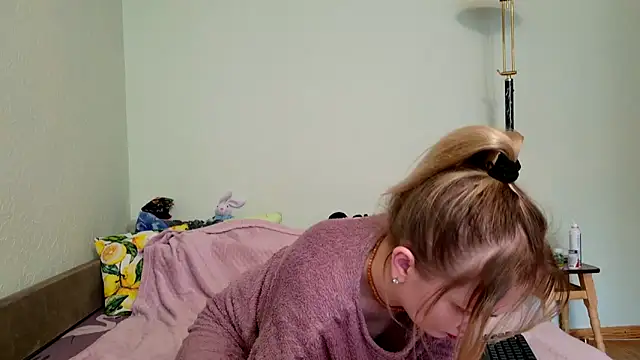ModelEva online show from 04-14-26, 11:27