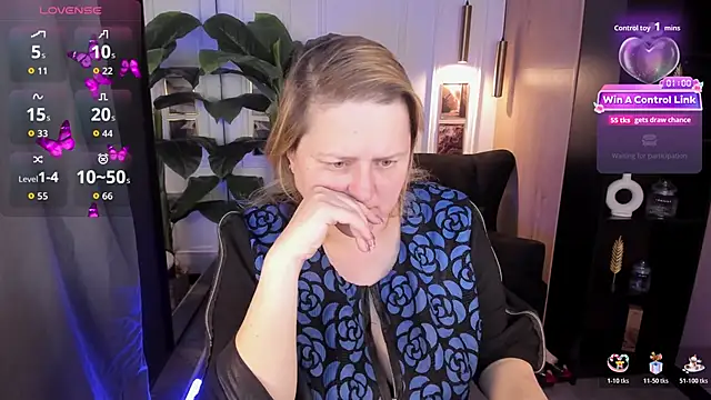 Snapshot of ScarlettSoft chatting on 05-11-26, 05:35 ScarlettSoft online show from 05-11-26, 05:35
