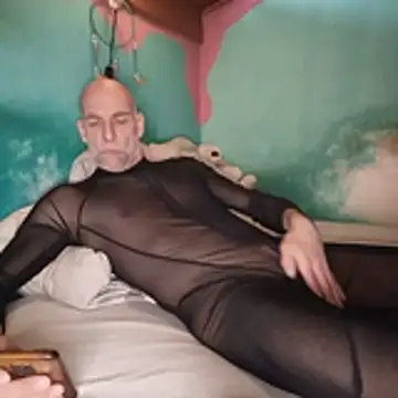 Snapshot of porno-freak chatting on 04-15-26, 10:21 porno-freak online show from 04-15-26, 10:21