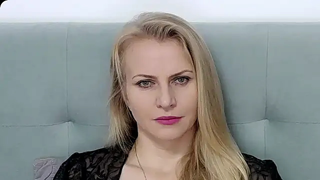 K  Adrienne online show from 11-21-25, 06:34