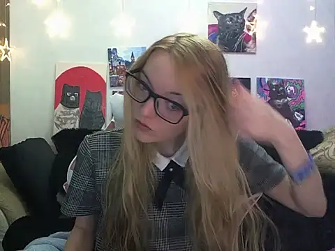 SecretSophia online show from 11-12-25, 05:35