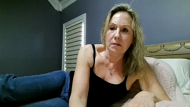 Snapshot of Lisaisluscious chatting on 04-18-26, 02:32 Lisaisluscious online show from 04-18-26, 02:32