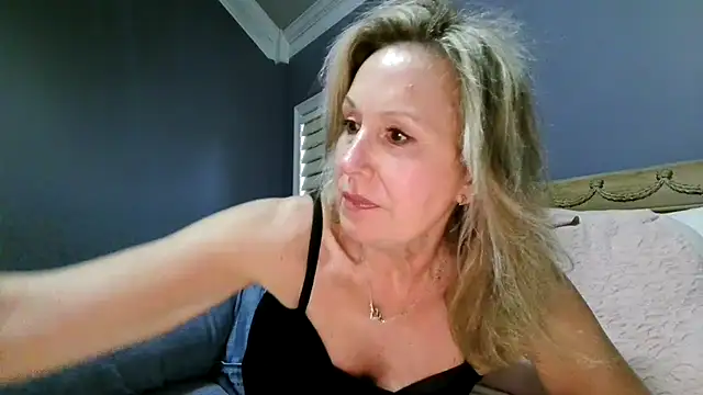 Snapshot of Lisaisluscious chatting on 04-29-26, 08:15 Lisaisluscious online show from 04-29-26, 08:15