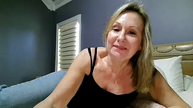 Snapshot of Lisaisluscious chatting on 07-11-26, 03:59 Lisaisluscious online show from 07-11-26, 03:59