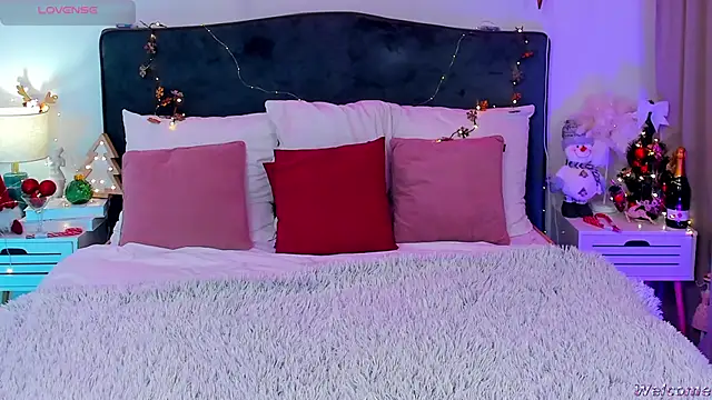 MiaMuse online show from 12-18-25, 01:17