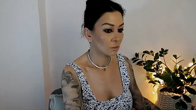 Snapshot of Xentthia chatting on 06-23-26, 02:15 Xentthia online show from 06-23-26, 02:15