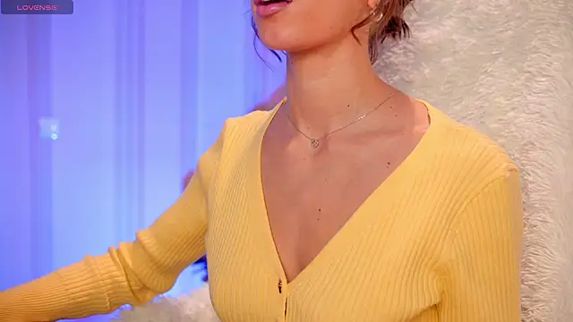 Snapshot of Danielle_Thomas chatting on 01-30-25, 11:44 Danielle Thomas online show from 01-30-25, 11:44