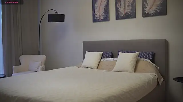 Snapshot of Danielle_Thomas chatting on 09-18-25, 09:44 Danielle Thomas online show from 09-18-25, 09:44