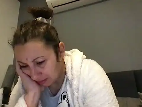 Snapshot of maryxex28 chatting on 11-26-25, 05:08 maryxex28 online show from 11-26-25, 05:08