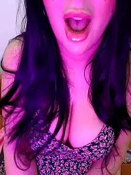 Snapshot of Queen_sousou chatting on 06-14-26, 02:41 Queen sousou online show from 06-14-26, 02:41