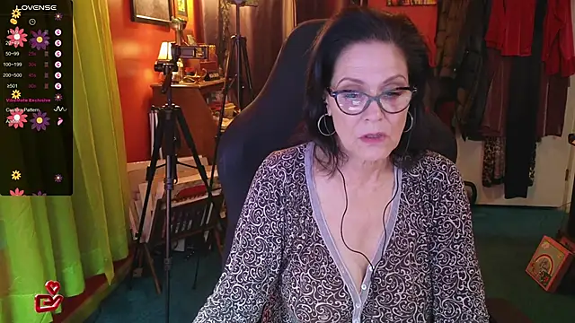 Snapshot of Good-Juju chatting on 12-29-24, 05:21 Good-Juju online show from 12-29-24, 05:21