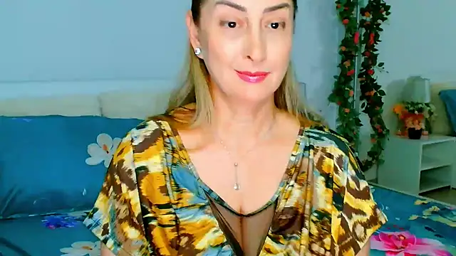 Snapshot of Tyana40 chatting on 03-18-25, 05:31 Tyana40 online show from 03-18-25, 05:31