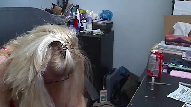 Snapshot of XTRAHORNYONE chatting on 02-25-25, 04:10 XTRAHORNYONE online show from 02-25-25, 04:10