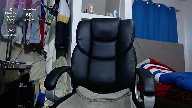 Snapshot of lewislamxxx_hot chatting on 10-02-25, 08:27 lewislamxxx hot online show from 10-02-25, 08:27