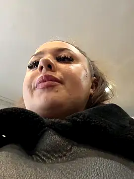 Snapshot of Sara_Slow chatting on 12-22-25, 01:41 Sara Slow online show from 12-22-25, 01:41