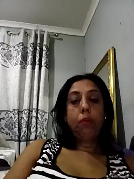 Snapshot of Mahi4luv chatting on 10-12-25, 11:37 Mahi4luv online show from 10-12-25, 11:37