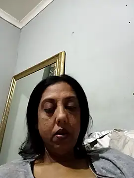 Snapshot of Mahi4luv chatting on 05-25-26, 09:43 Mahi4luv online show from 05-25-26, 09:43
