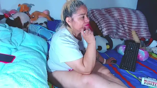 Snapshot of estrellita_fugaz16x chatting on 06-05-26, 03:02 estrellita fugaz16x online show from 06-05-26, 03:02