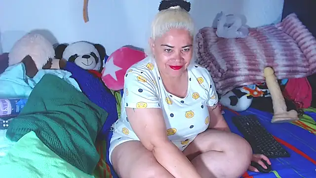 Snapshot of estrellita_fugaz16x chatting on 07-10-26, 04:06 estrellita fugaz16x online show from 07-10-26, 04:06