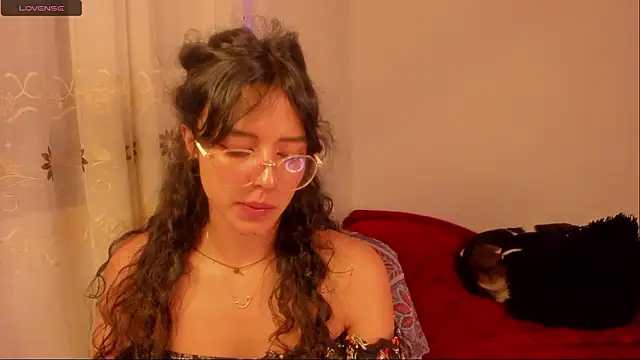 Snapshot of aluna_0310 chatting on 12-02-24, 11:29 aluna 0310 online show from 12-02-24, 11:29