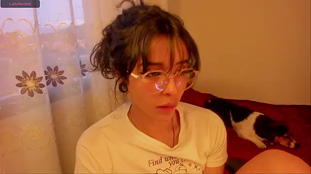 Snapshot of aluna_0310 chatting on 12-16-24, 10:56 aluna 0310 online show from 12-16-24, 10:56