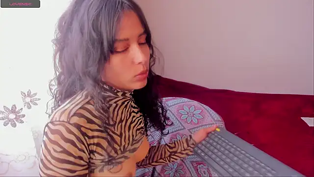 Snapshot of aluna_0310 chatting on 02-10-25, 08:00 aluna 0310 online show from 02-10-25, 08:00