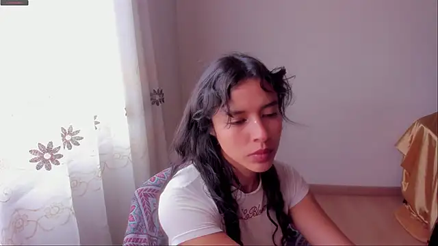 Snapshot of aluna_0310 chatting on 10-09-25, 04:49 aluna 0310 online show from 10-09-25, 04:49