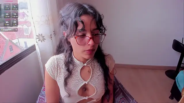 Snapshot of aluna_0310 chatting on 10-11-25, 05:55 aluna 0310 online show from 10-11-25, 05:55