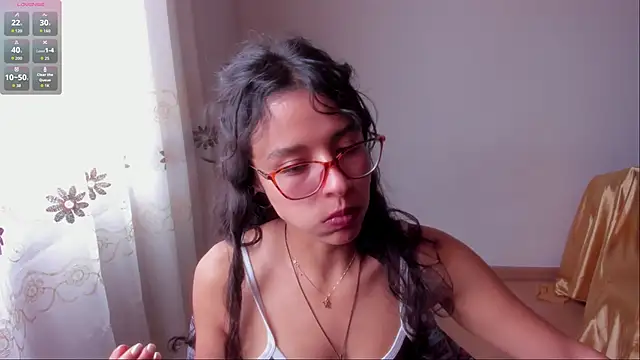 Snapshot of aluna_0310 chatting on 10-12-25, 05:23 aluna 0310 online show from 10-12-25, 05:23