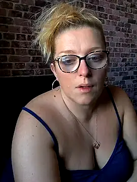Snapshot of winniess40 chatting on 12-21-24, 09:33 winniess40 online show from 12-21-24, 09:33