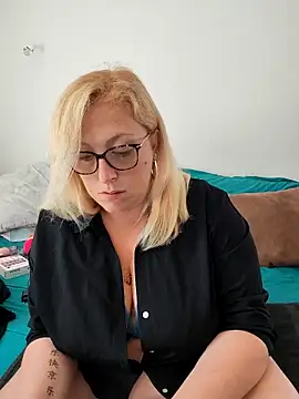Snapshot of winniess40 chatting on 04-20-26, 11:35 winniess40 online show from 04-20-26, 11:35
