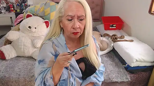 Snapshot of lucy_belle_bm chatting on 02-16-26, 06:37 lucy belle bm online show from 02-16-26, 06:37